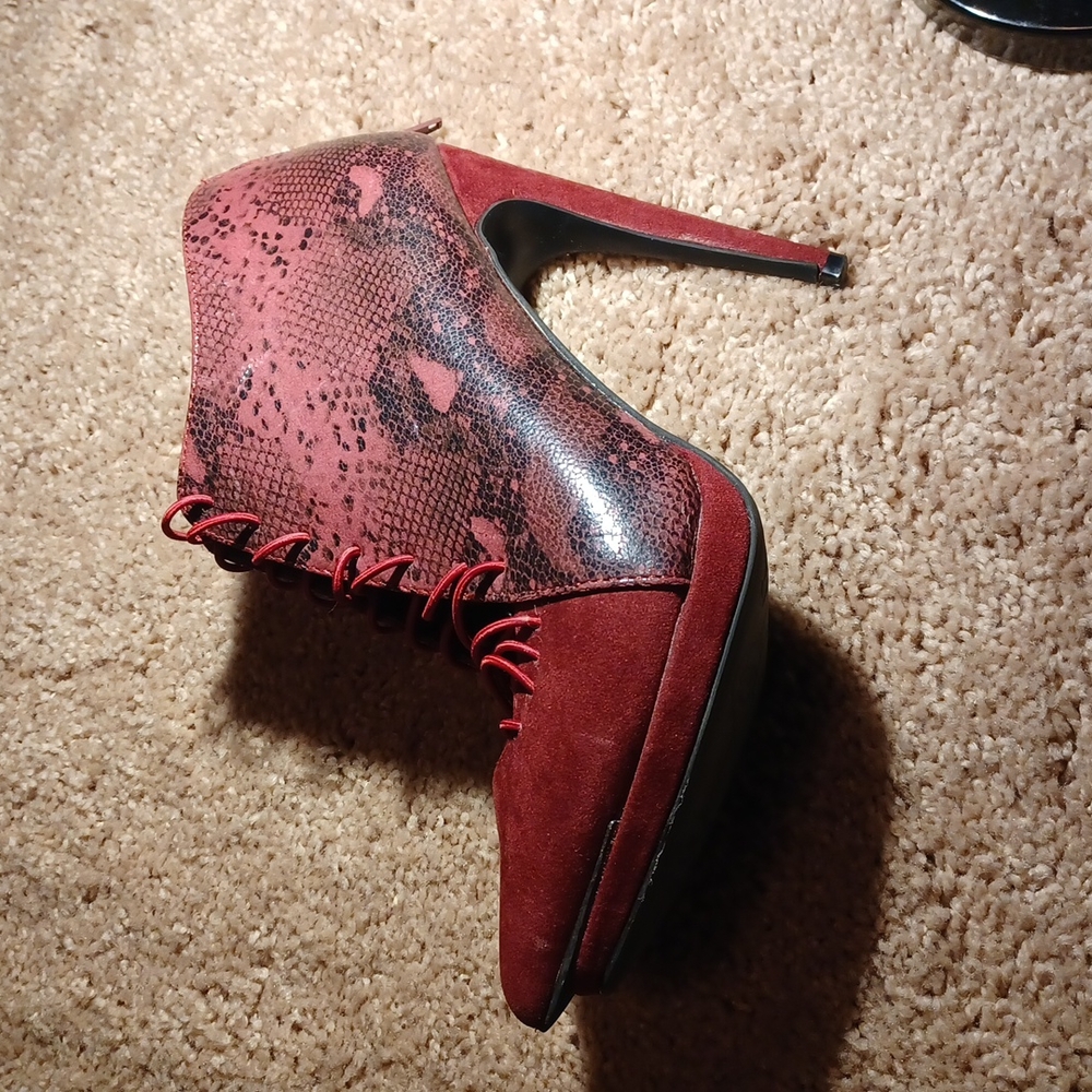 Penny loves Kenny size 10 M heel booties